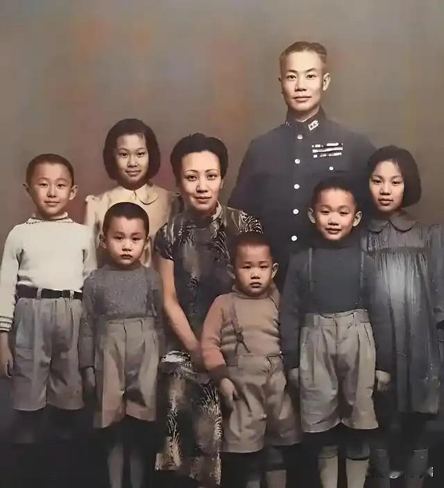 陈诚曾是台湾省主席，在吴石将军事件中，暗中解救其妻子和帮助过其子女。这张照片