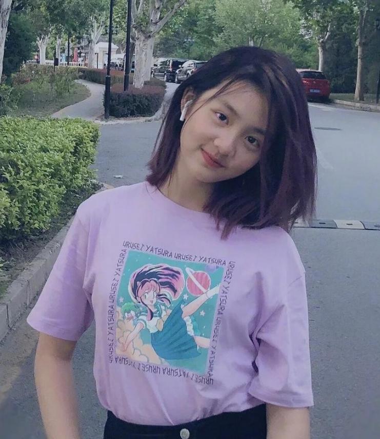 人黄多多爱咋穿咋穿，游泳难道穿夹克衫？ 实话实说她打理的真干净。 最美好