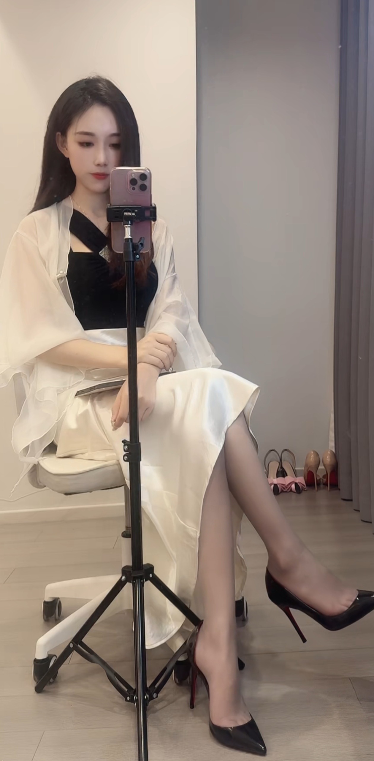 Secret❤黑丝侧空高跟鞋，指缝好美​​​