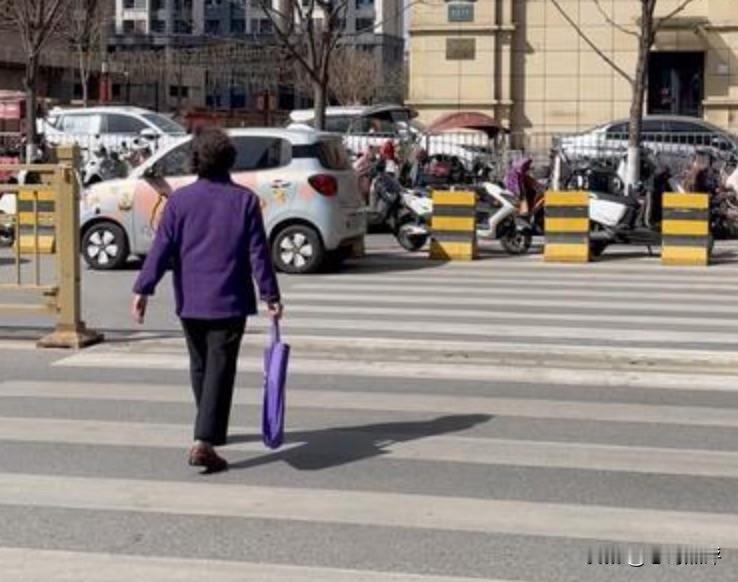 老人领免费鸡蛋咱们应该比较常见，可75岁老人领鸡蛋摊上官司的，你可曾见过？西安7