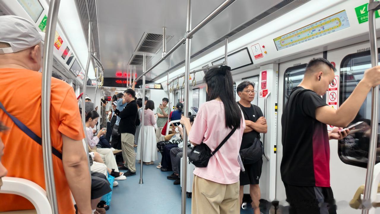 重庆轨道交通网友：2026年7月23日（周四）19:36分。重庆环线外环方向冉