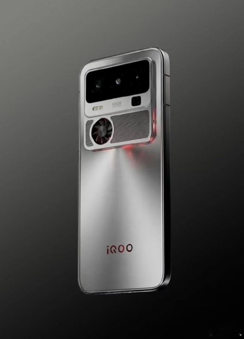 家人们！iQOO16这波直接把游戏旗舰的“天花板”焊死了？金属银机身+后置主动