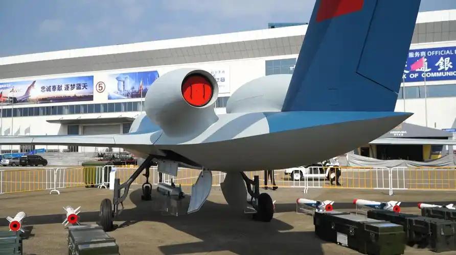 这大边条和机头弧度和北机机头部分非常象。中国6代机我们的无人机烽火问鼎计划