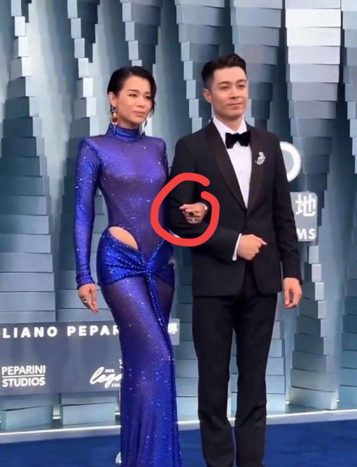 很多人都在说，胡杏儿原谅她老公是因为钱。很有道理，毕竟她老公财力雄厚，香港演