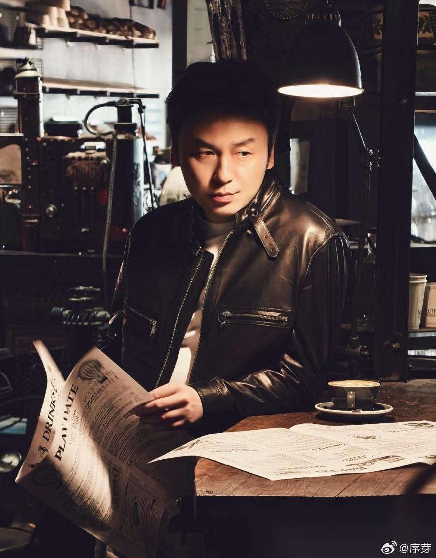 演员的身材、颜值简直是个迷，你们发现没？你就说，雷佳音!新电影《抓特务》这