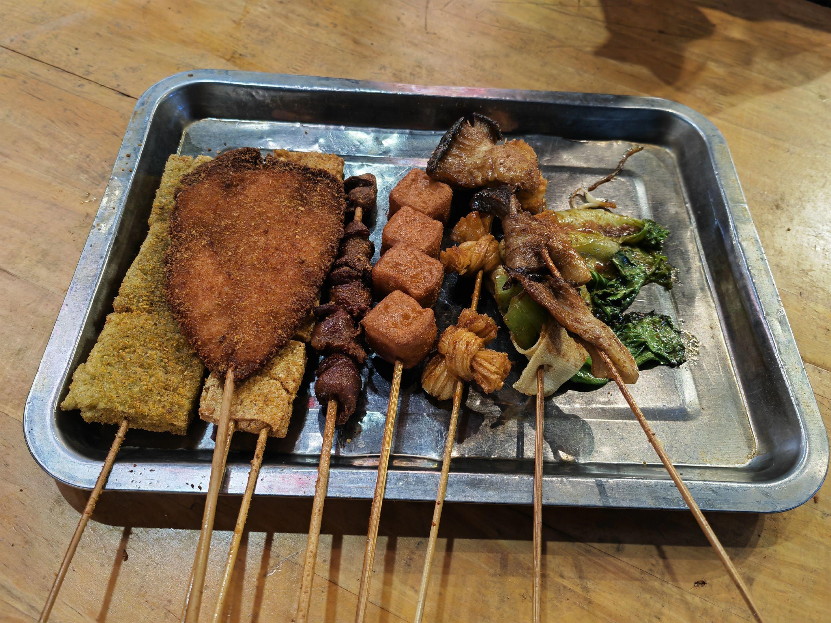 人生在世，不过吃喝二字😀😃😄😁。你说人生的意义是什么？其实大部...