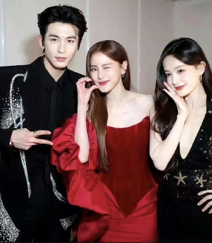 你以为张凌赫是行走的CP机？错。那是众星时代砸钱焊死的流量KPI。你看张凌赫