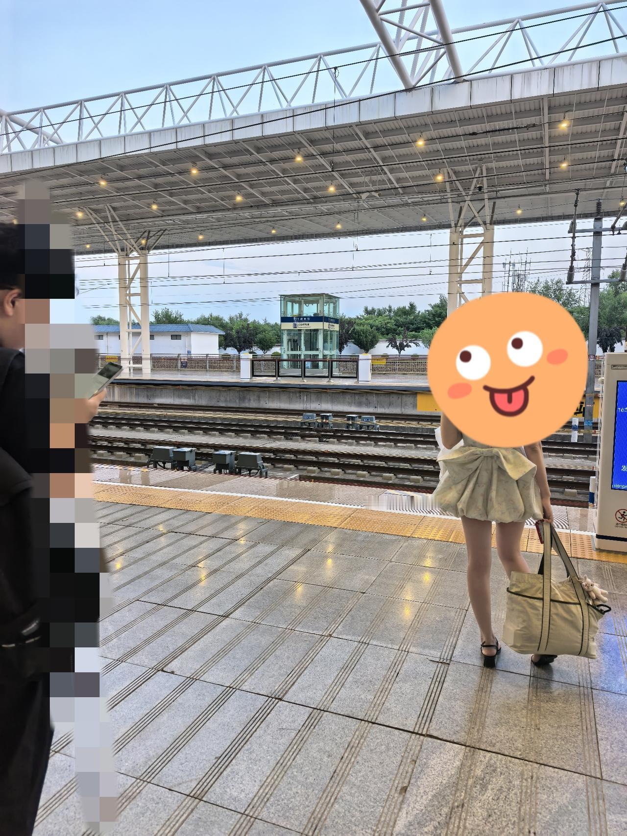 60岁的老人，退休出游别硬扛长途自驾，路程远近选对出行方式才舒心。前段看了一篇