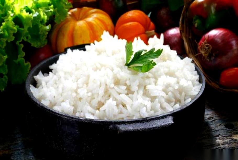 你猜怎么着？你戒掉的那碗白米饭，这会儿正躲在角落里偷着乐呢。它在笑话你，把“血