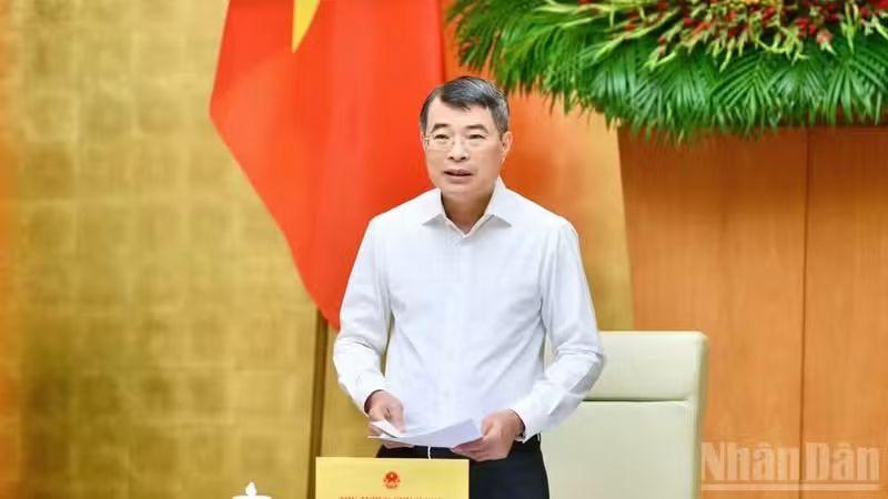 一路贵人，黎明兴这人也挺有意思的！黎明兴的出身，可以说是贵不可言。他的父亲黎