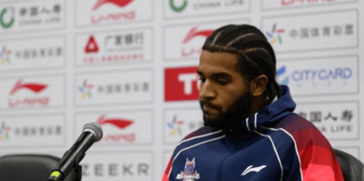 山东男篮外援克里斯在接受采访时表示，他还希望有所进步，而需要改进的地方就是情绪控