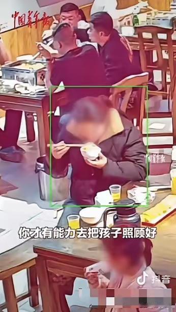 泪目！山东临沂，一女子牵着孩子走进一家餐馆，怯生生对老板说：“我没钱吃饭了，能不