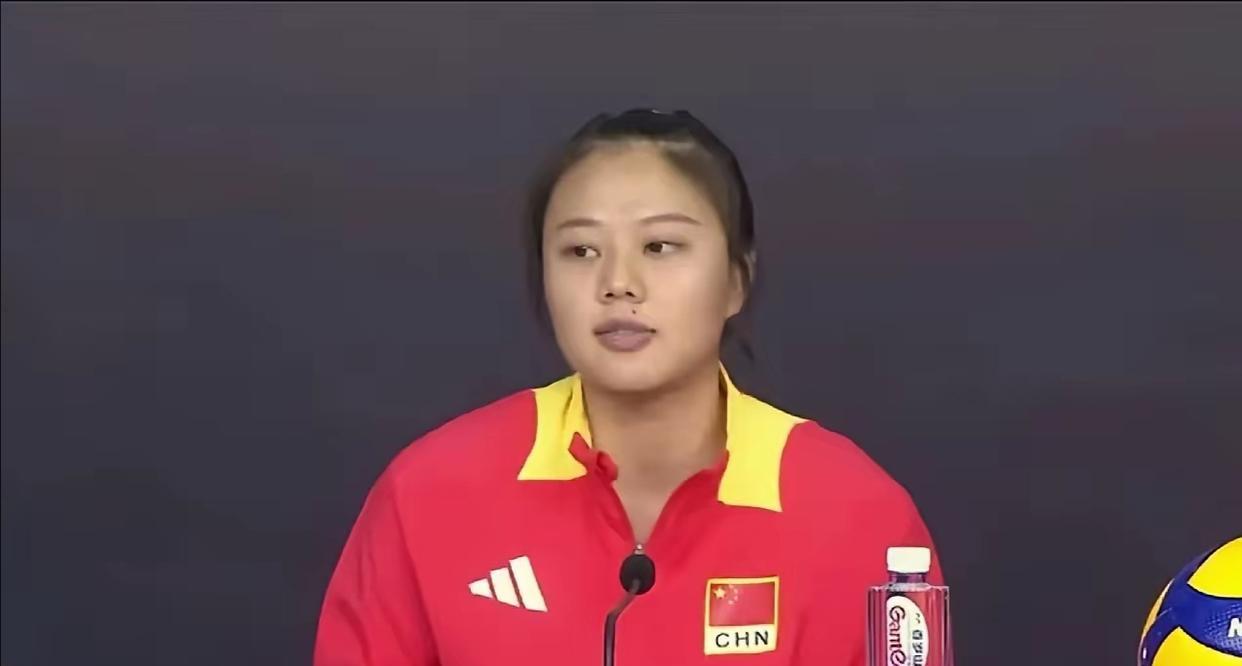 龚翔宇露面了！赵勇教练和队长龚翔宇出席了新闻发布会。赵勇说他对队伍充满信心。龚翔