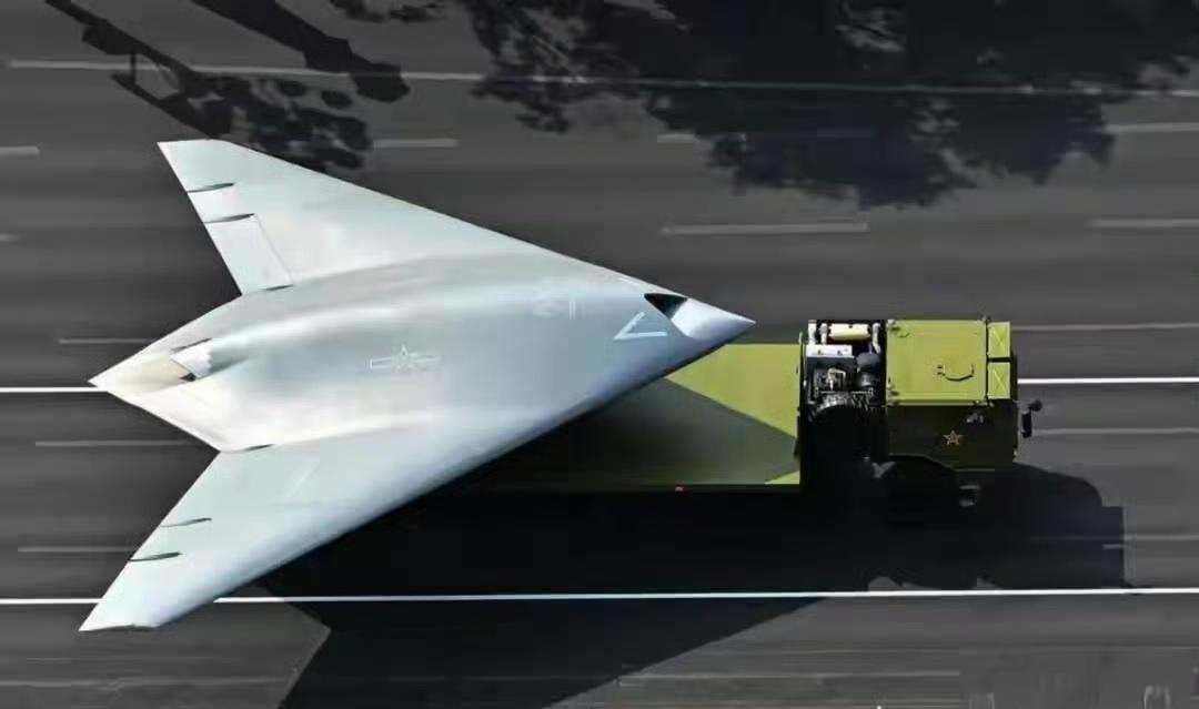 神秘无人机上舰，福建舰战力迎来跨越式升级！近日，中国《解放军报》发表了一则福