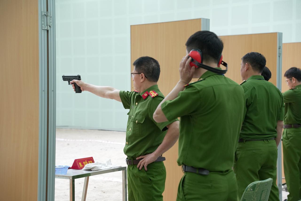 越南警察学校射击场，从今起得到的图片可以看出，越南警察系统已经把捷克cz75p