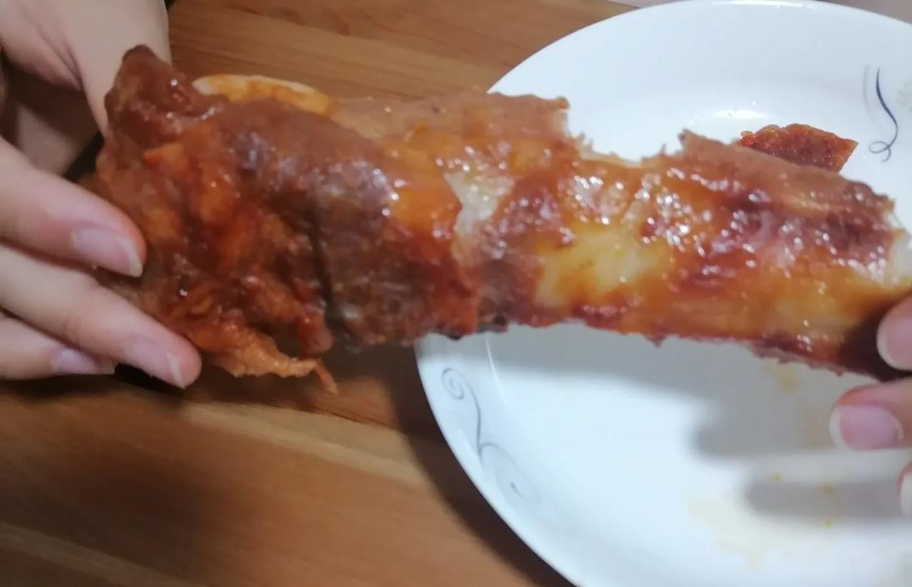 暑假模式第二天，昨天回到家把我们家孩子骂了一顿，她居然把她房间的空调打到16℃[