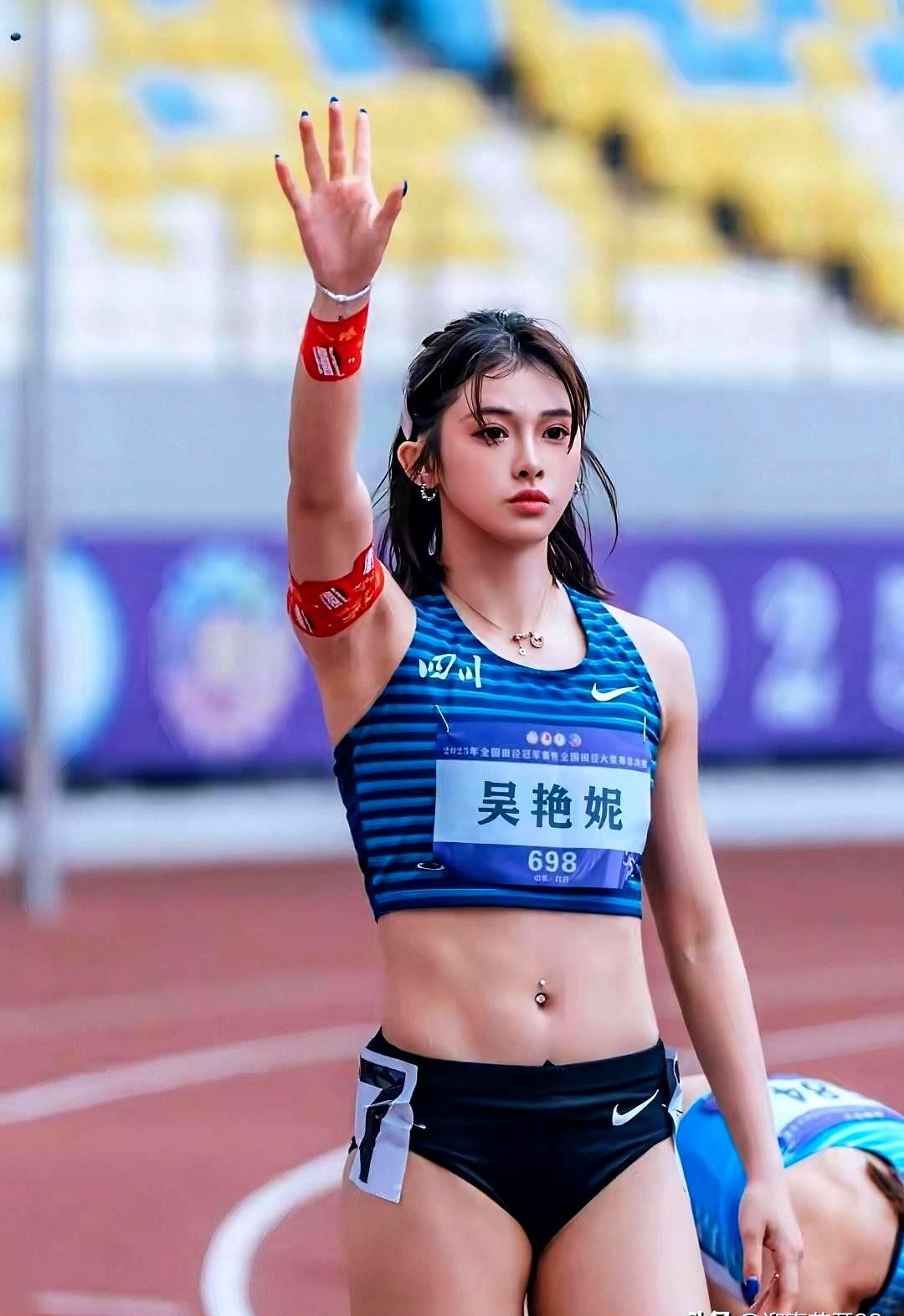 两个悲情英雄！刘英兰200米决赛冲刺阶段摔倒；吴艳妮100米栏决赛0.04秒之