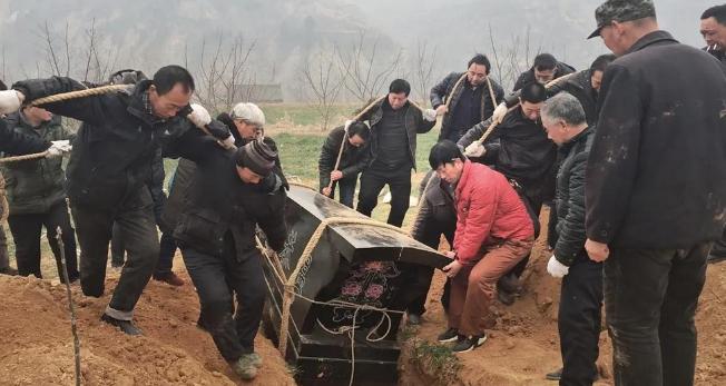 士葬不一定是最好的！人死后身体还是活的，绝大多数人根本不知道，其实人在死后埋入地