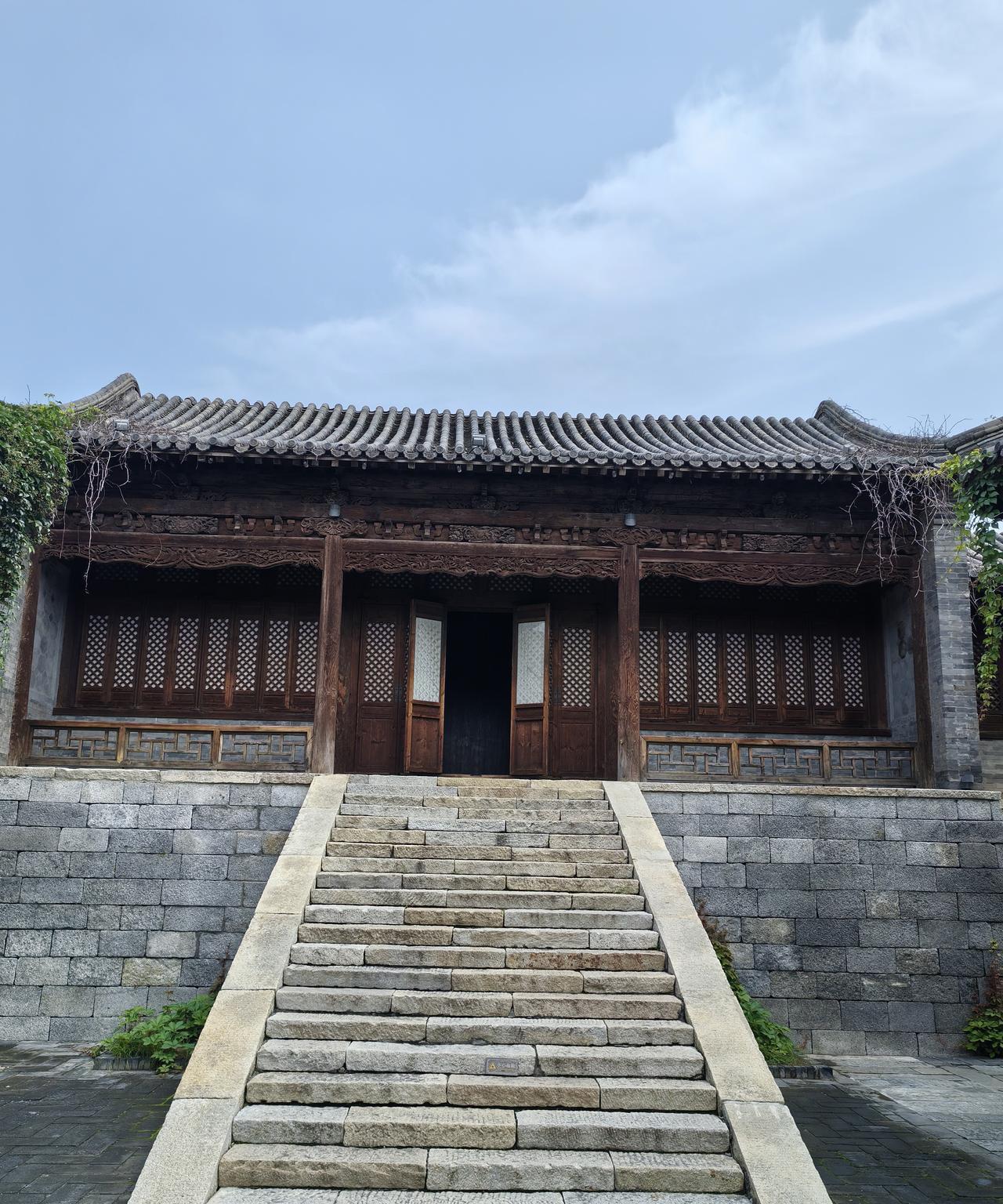 李世民以试探的口吻询问44岁的尉迟敬德：“朕听闻你要谋反，可是真的？”尉迟敬德先