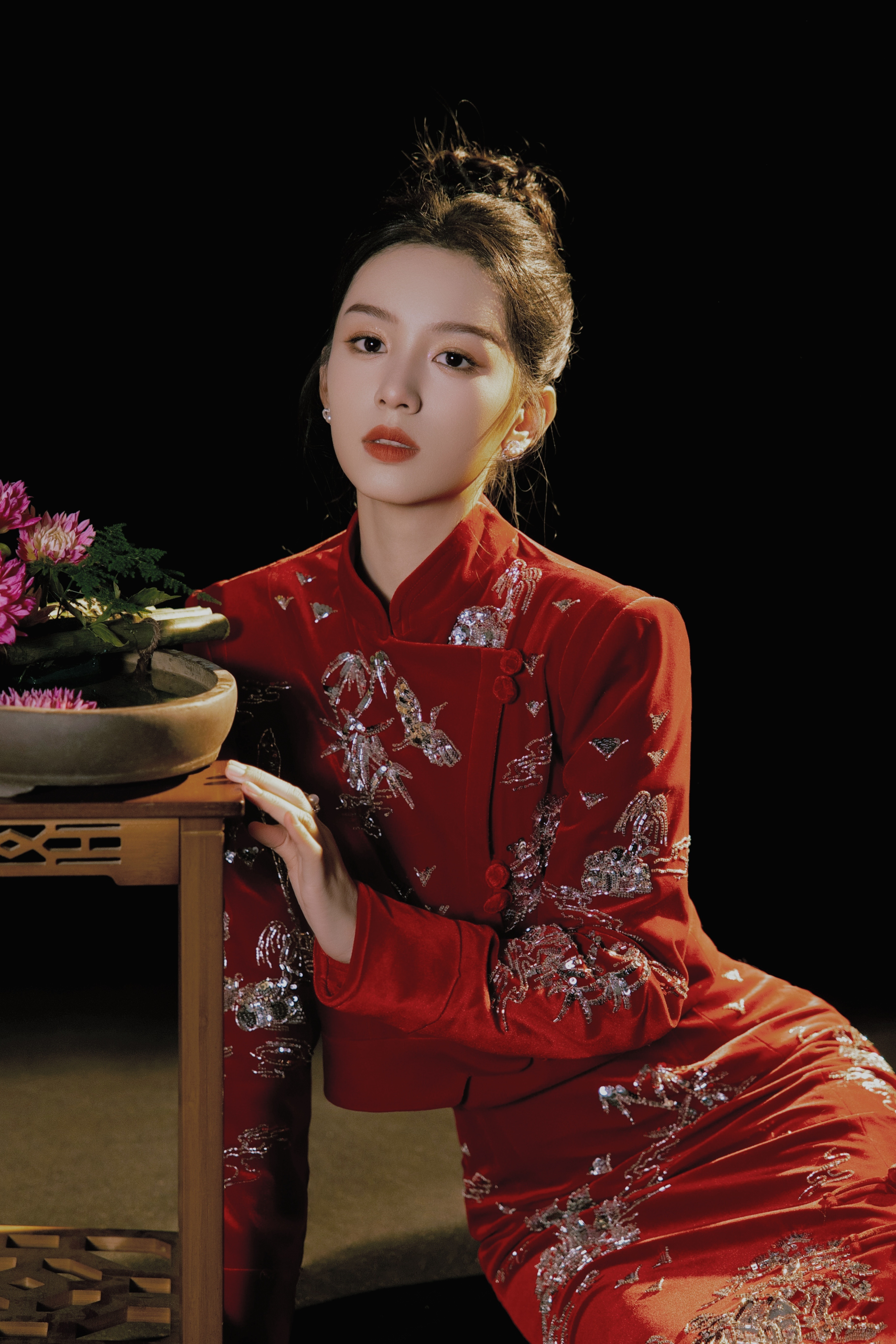 周也一边是小挂件一边是女将军周也​​​
