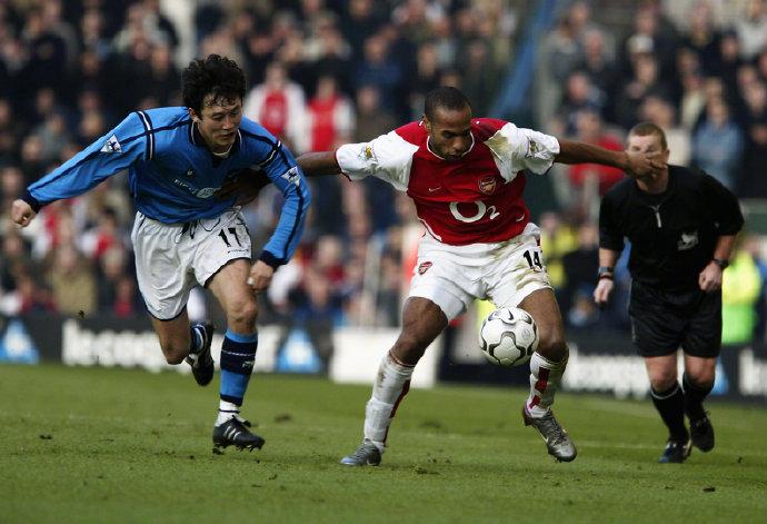 马德兴老师分析的国少留洋小将邝兆镭的经历，也可以给很多家长一个提示，年纪小小，留