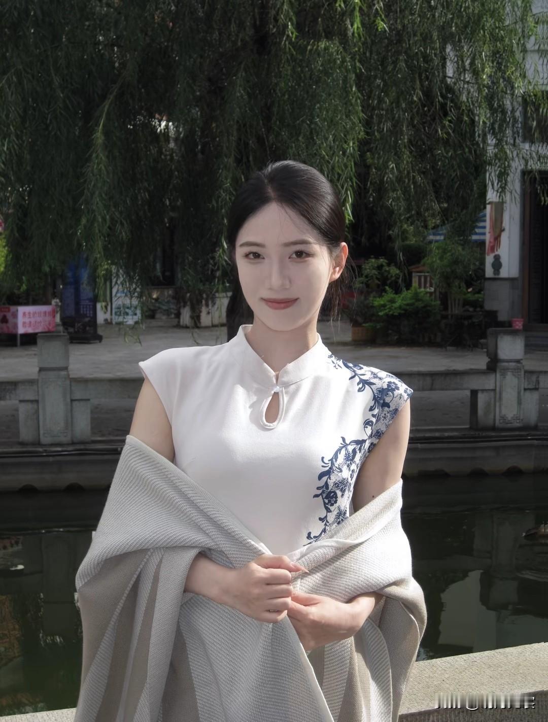 细数繁花，慢执烟火，不动声色，凡间女子。什么样的女人最令人着迷国风汉服有多美