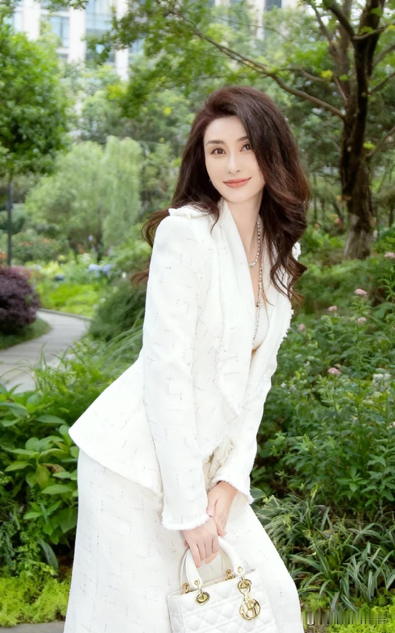 纯色穿搭技巧！