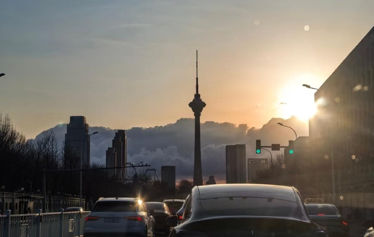 3月18日清晨，天津的朋友出门都看到了史诗级云海，场面太雄伟壮观了，好多人都说像