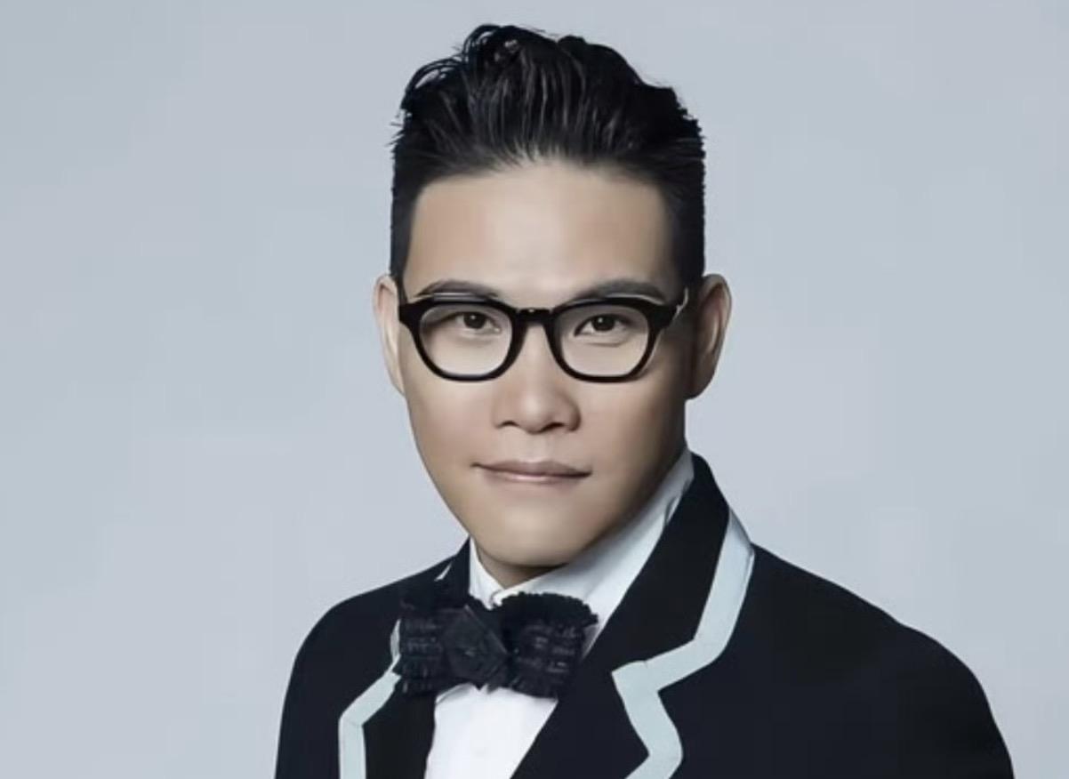一个涉毒的艺人竟然可以堂而皇之的开演唱会，审批人员你们到底想干吗？事情的起因是