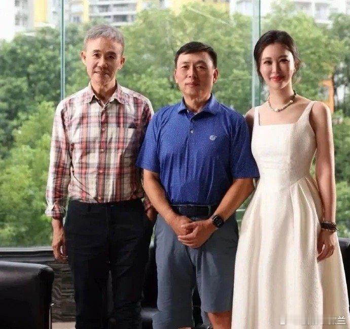 看这次段永平和王石，真的是两个极端，段永平40多岁退休了，靠着股权投资，过得休闲