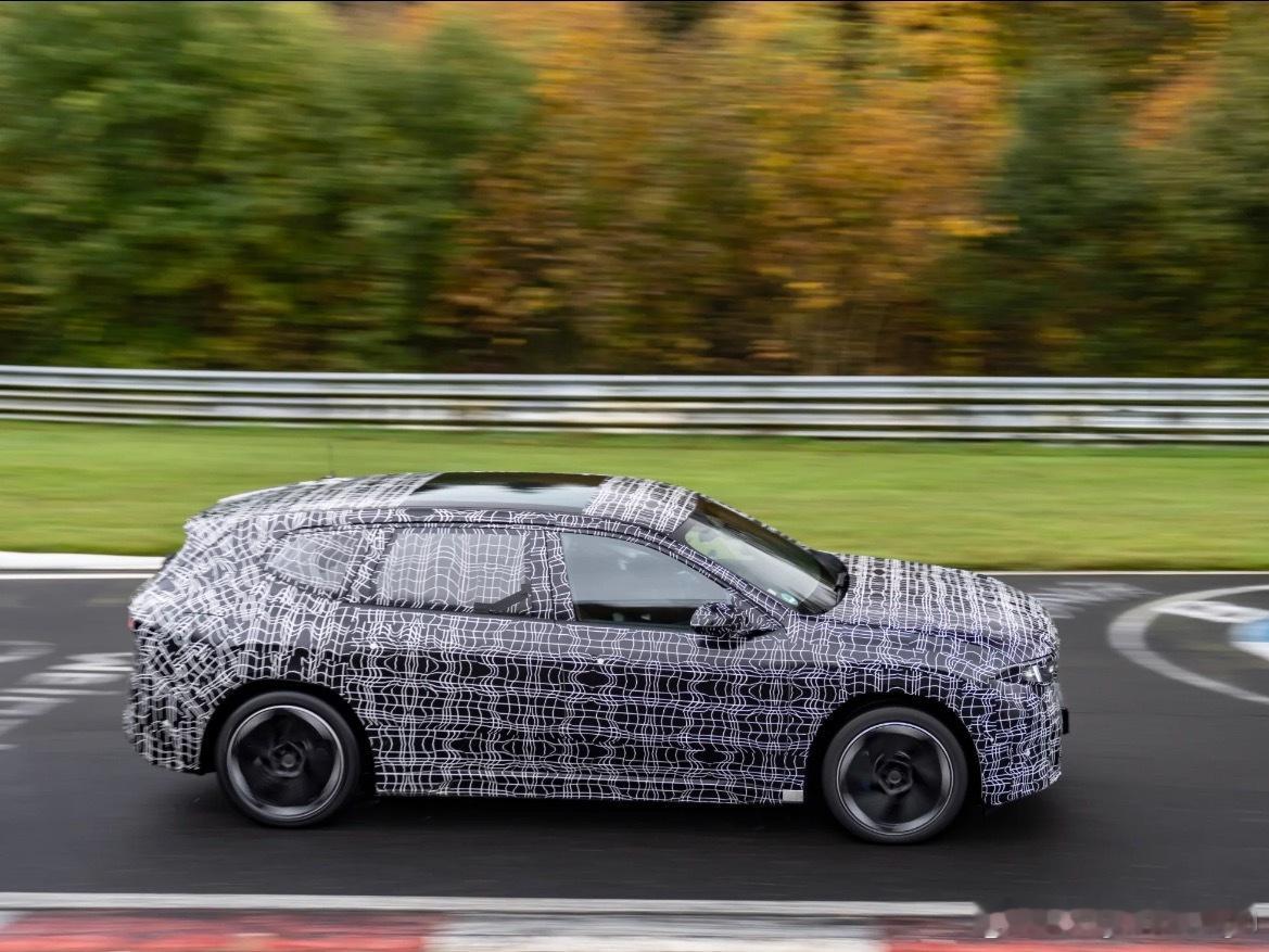 宝马国产iX3L谍照曝光好家伙威然是你吗威然？加个侧滑门完美