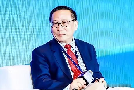 高志凯教授一张口就能把西方整崩溃。他说，中国的瓷器烧制技术，欧洲花了一两百年也赶