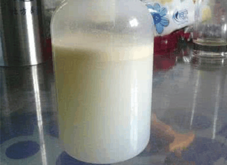 母乳解冻后有白色渣渣是怎么回事 冰冻母乳能放多久