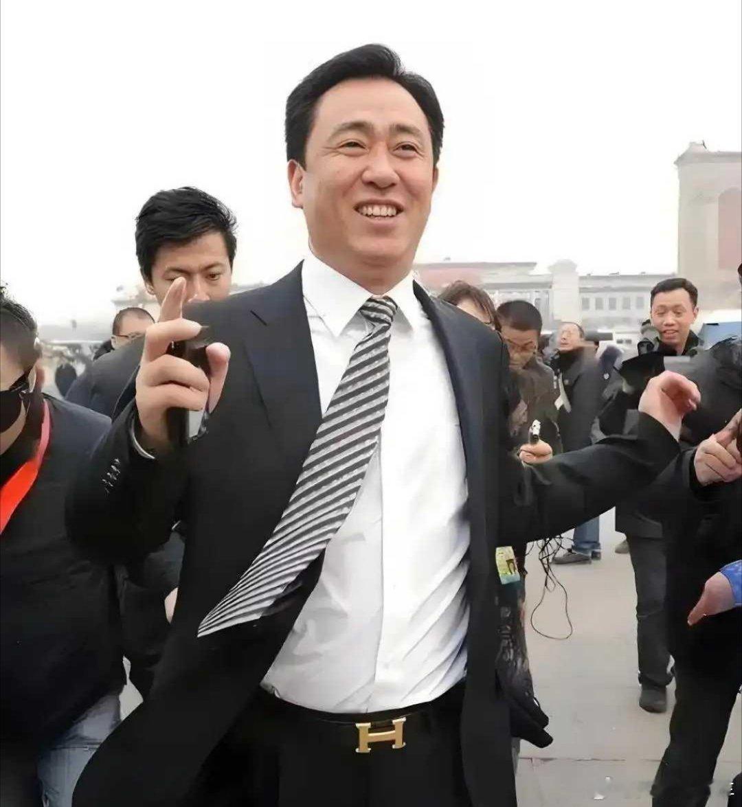 许家印一审被判无期许家印进去了，被判无期，可他欠的钱，他一辈子也还不清，最终谁