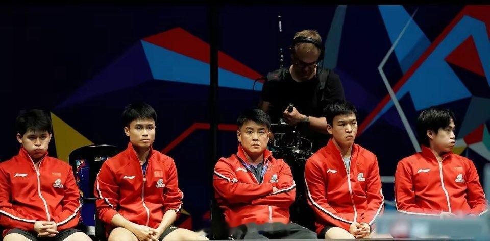 国乒男团两连败国乒男团2比3输给瑞典，两连败了！国乒男队的再次输球与其说是咱们打