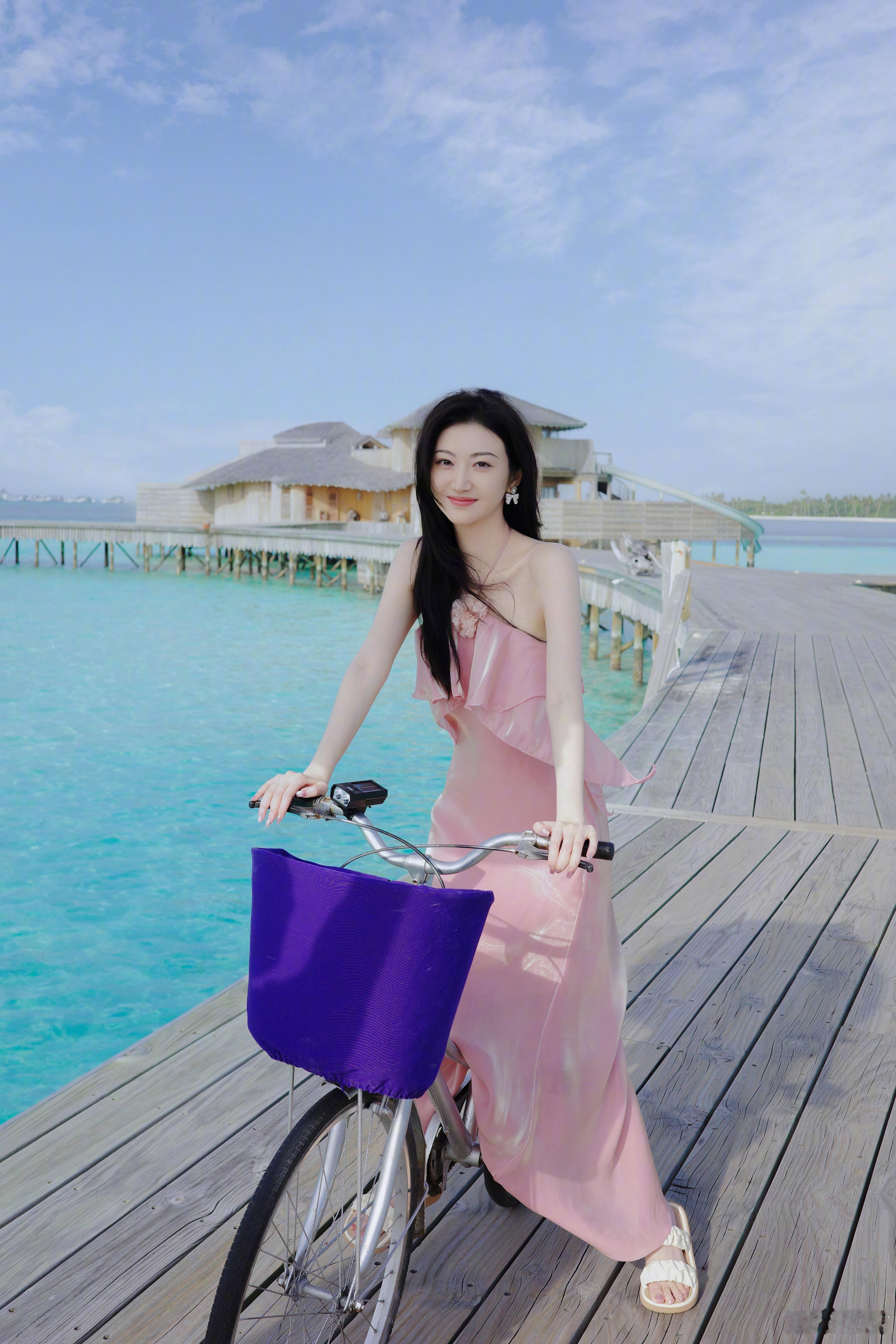 景甜最新物料海边度假好美