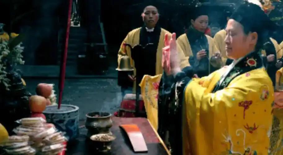 乾隆让道士求雨，道士作法后果然下雨，乾隆：拉出去砍了吧乾隆八年，京畿一带遭遇百