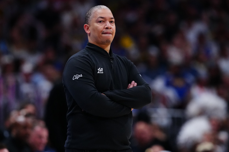 今天，快船主帅泰伦·卢在训练结束后接受了采访。被问及关于NBA交易截止日的看法，