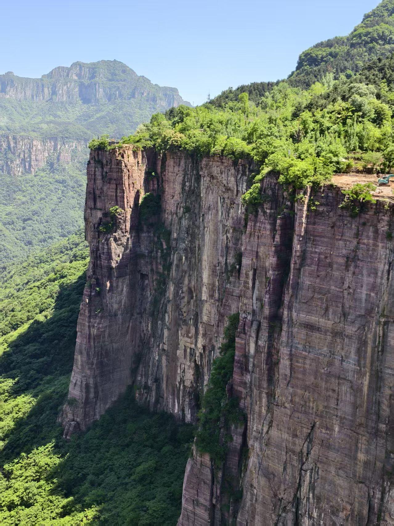 我见古塔必看，见古寺必进，见石窟必逛，这次也看了许多古塔，如全国最高的古塔定州料