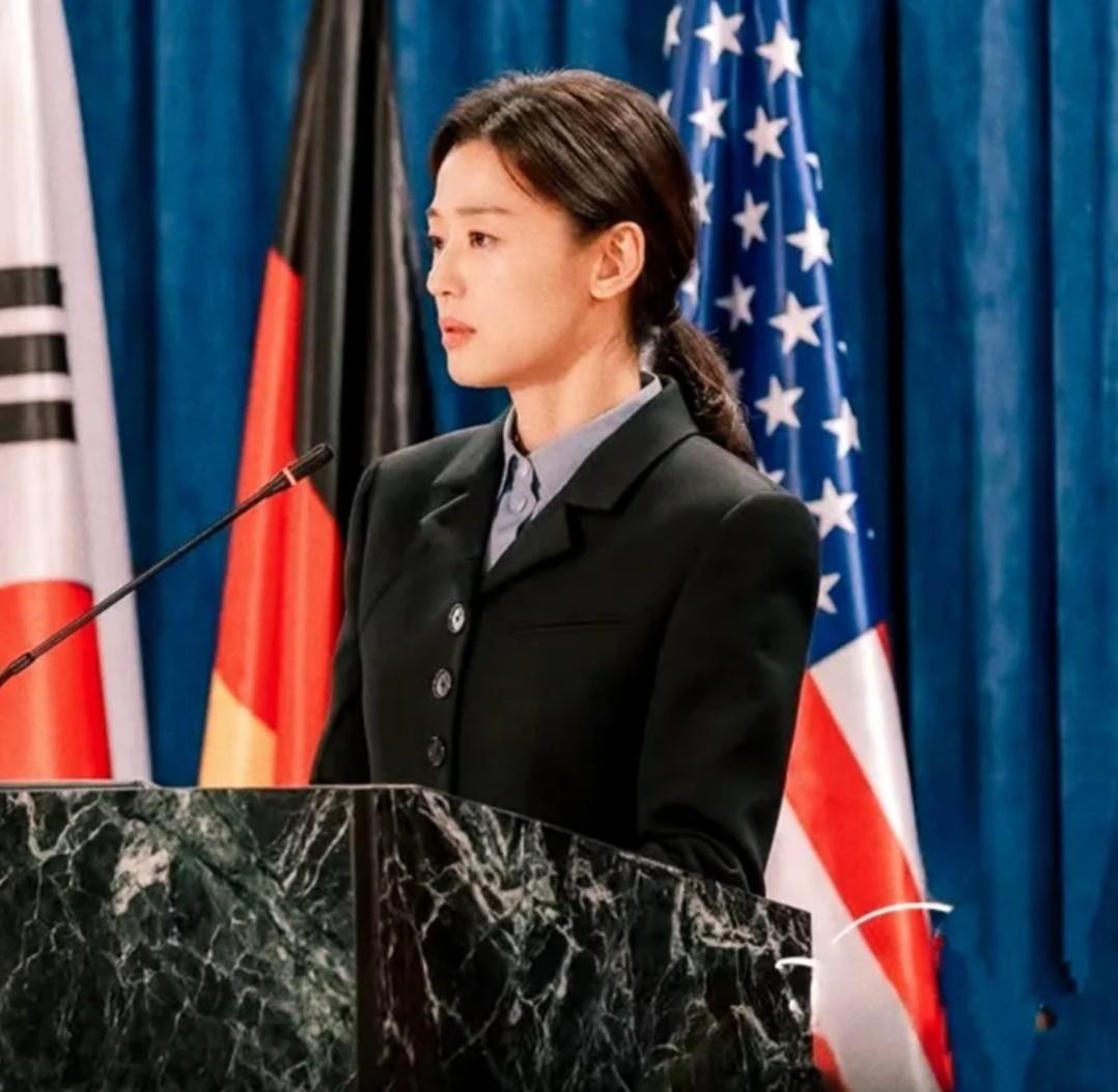 全智贤处境这下尴尬了她真的没想到，不仅是中国影迷抵制，也不仅是代言广告遭下架