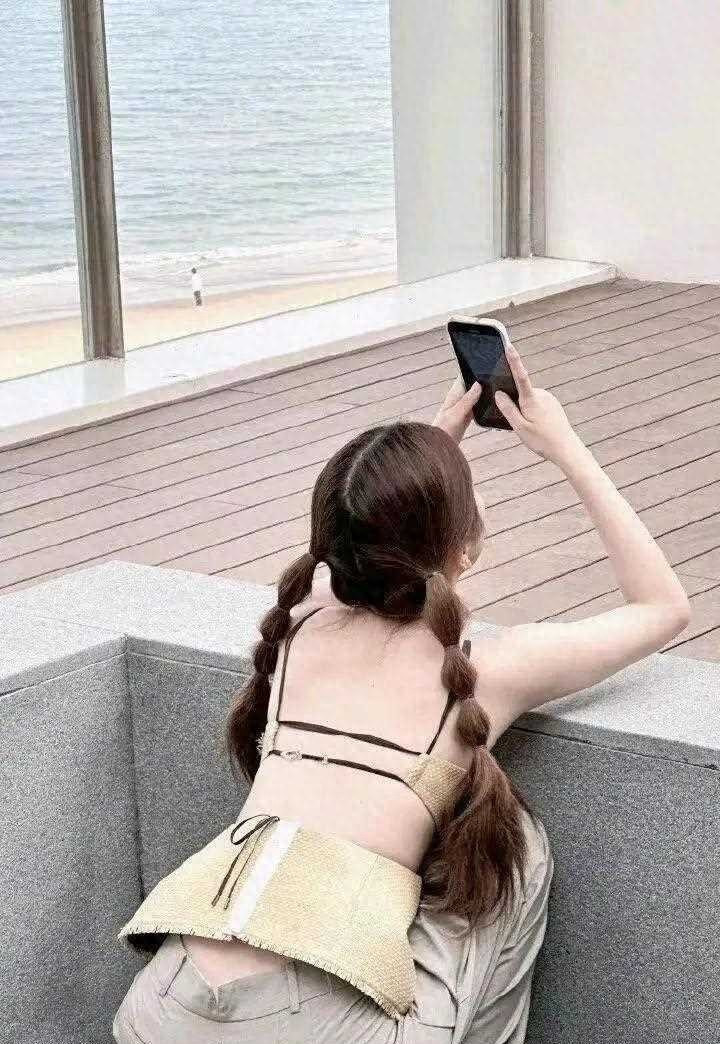 虞书欣这造型真的是辣眼睛啊！这衣服设计的目的是啥？