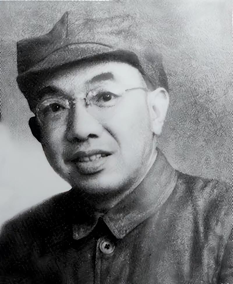 1943年，新四军七师政委曾希圣拉住黄克诚，偷偷对他说：“老黄，我老婆可能是特务