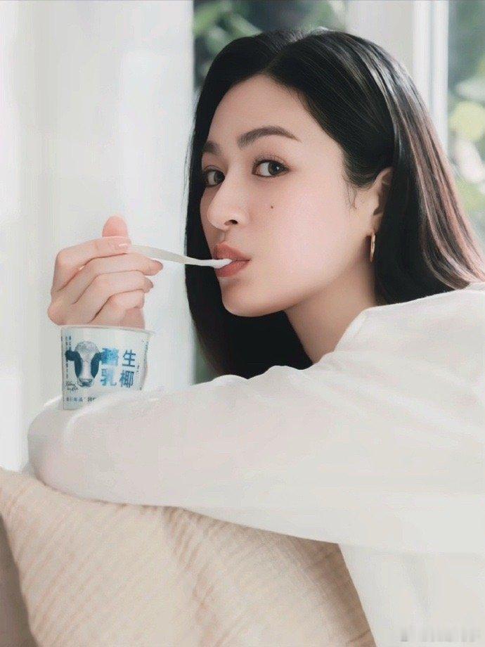 邝玲玲爱吃朝日唯品酪乳朝日唯品邝玲玲（LinglingKwong）与朝日唯