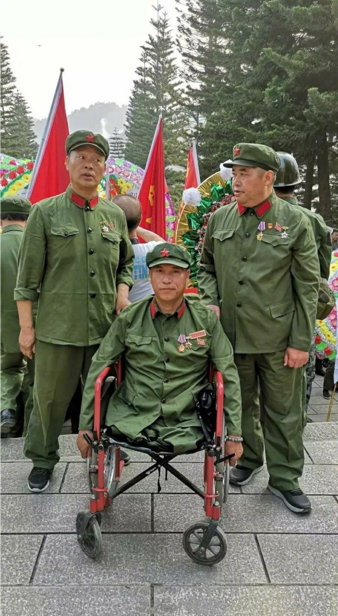 老兵吴华说：我没腿了，就是爬也要爬到陵园来，我想我的战友们啊……～图片2019