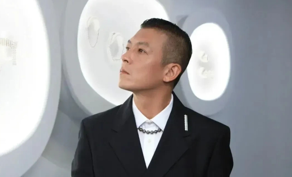 6月18日台媒爆陈冠希在飞机上怒怼机组，这事儿立马在网上掀起波澜。当时他从东京飞