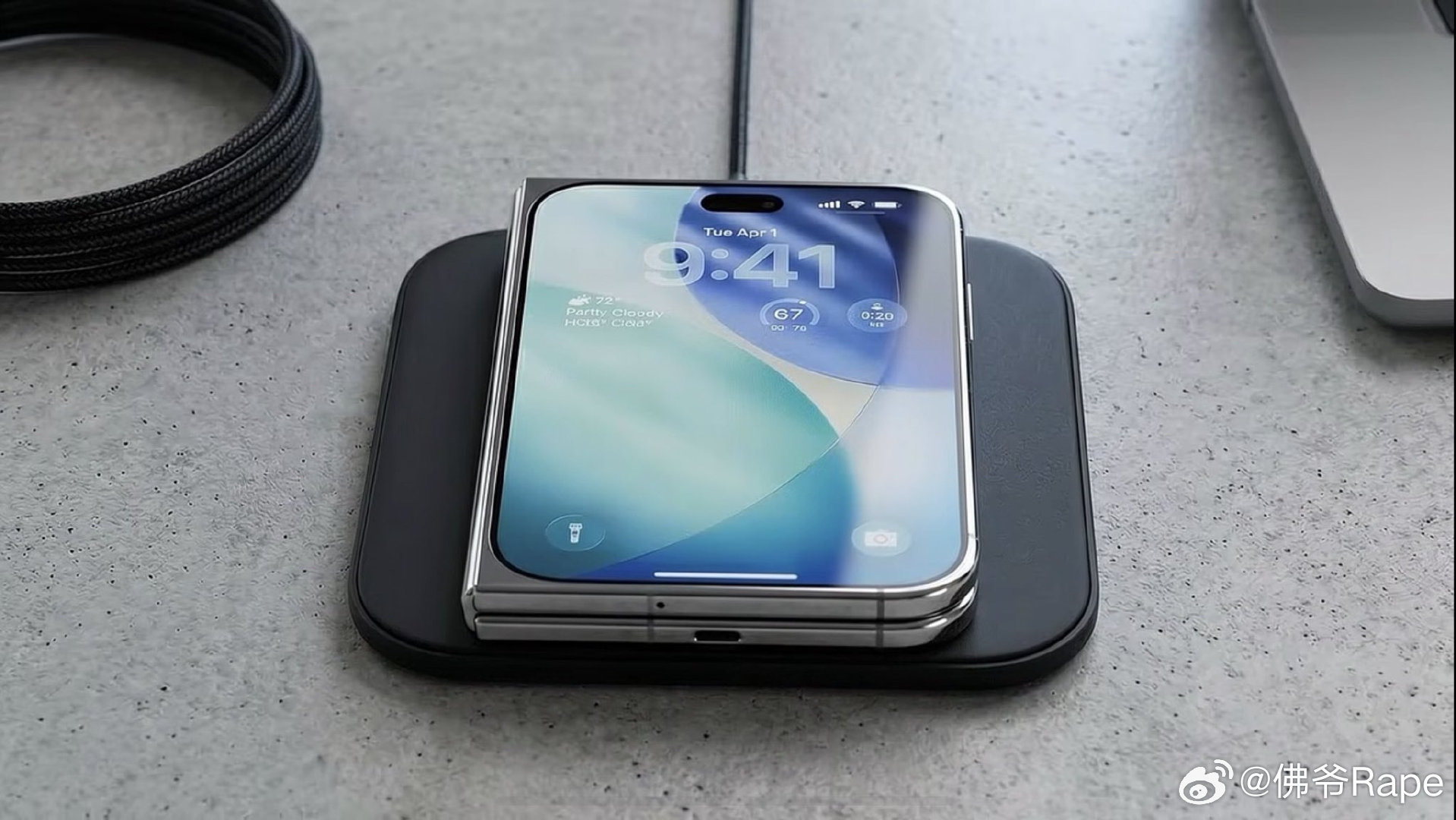 iPhoneFold再曝渲染图机身矮胖像护照，钛合金、液态金属铰链、2nmA2