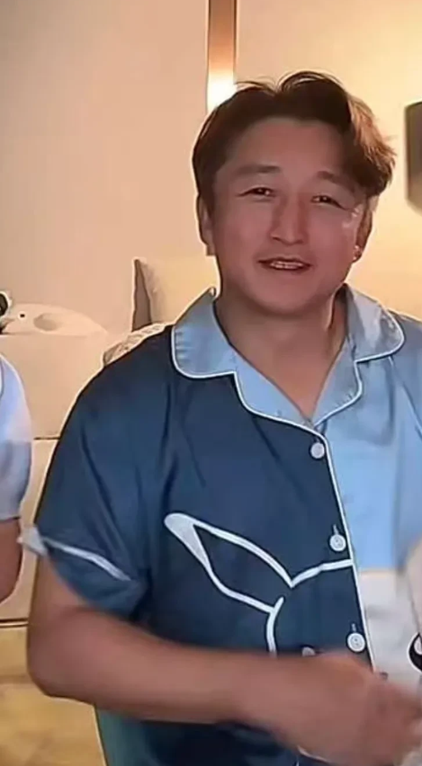 扛不住了！40岁拳王可能转行当网红了！邹市明坦言：打拳不如卖货自从看了