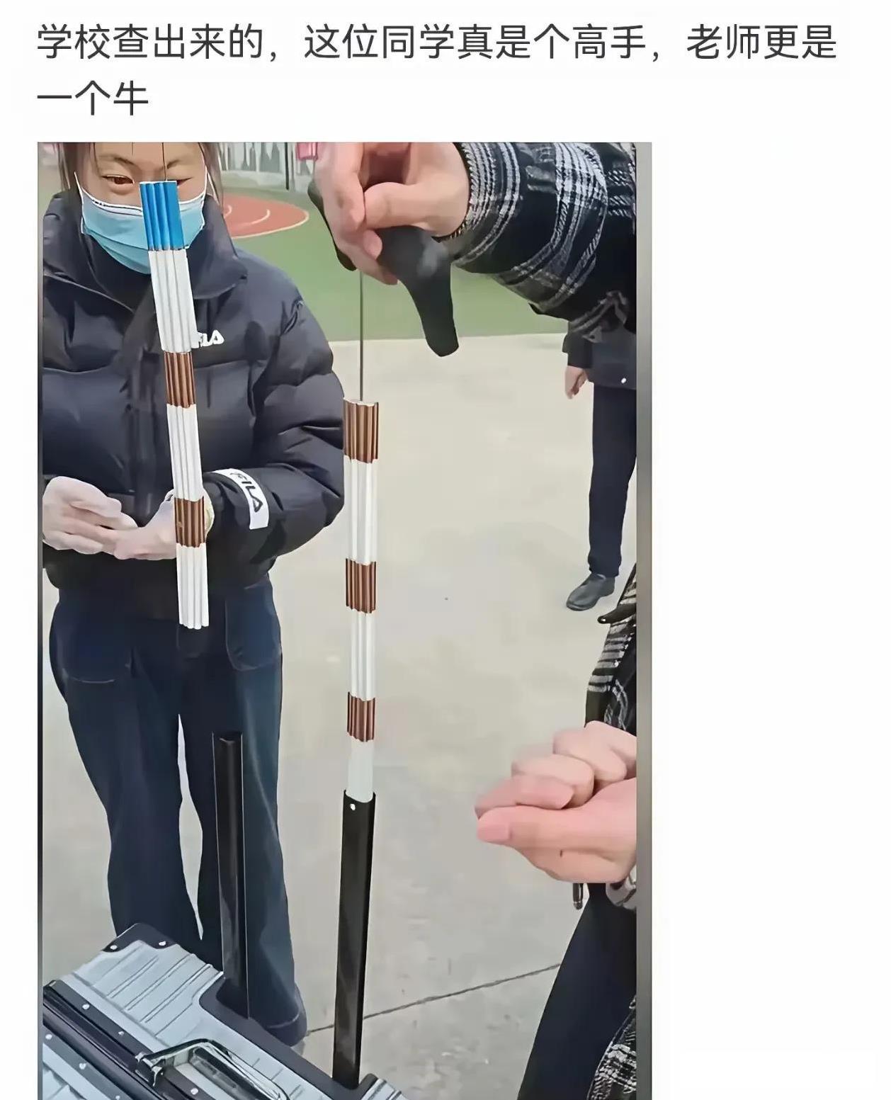 藏的这么隐蔽，这不是被举报的就是被老师看到了。