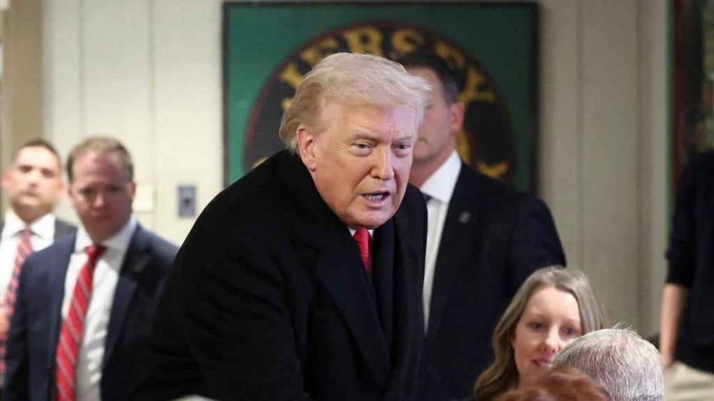 冷战的本质是什么？是在不爆发热战的情况下，美国拉着全世界绝大多数国家来孤立苏联