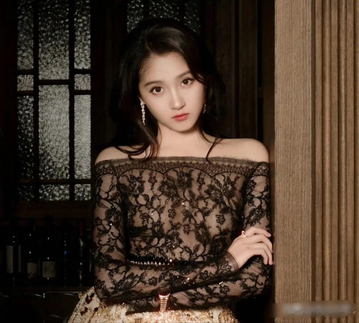 关晓彤太倒霉了！网红司晓迪爆料鹿晗和自己睡过后，又爆料关晓彤现在和王安宇在谈恋爱